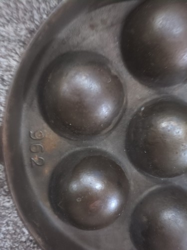Vtg Griswold Aebleskiver Danish Pancake Pan Cast Iron No 32 (962) 7 Hole - Picture 5 of 6