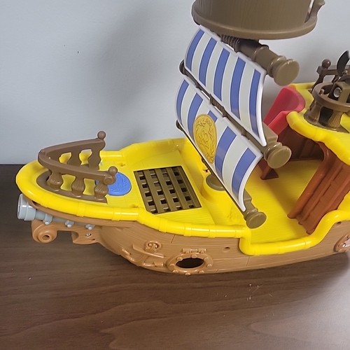 Disney Jake and the Neverland Pirates Large Ship with Figure 2013 - Picture 8 of 8