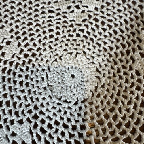 Homemade Vtg Large White Doily Table Topper 30” Diameter Tablecloth - Picture 4 of 7