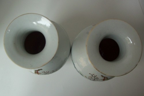 Beautiful Pair Mirrored Chinese Famille Rose Porcelain Vases - Picture 8 of 11