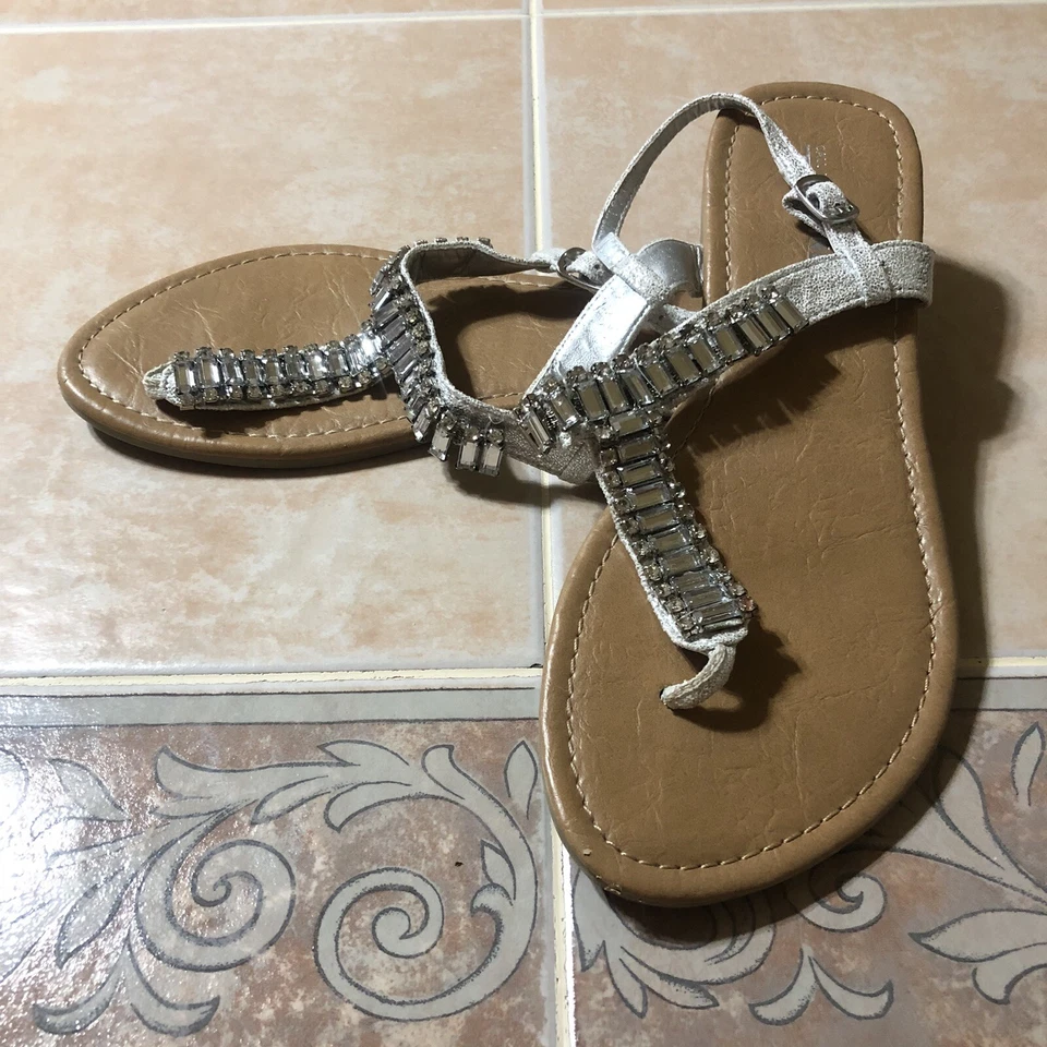 CALL IT SPRING SILVER RHINESTONE EMBELLISHED THONG SANDALS/SZ 6.5/WORN 1 TIME - Image 3 of 4
