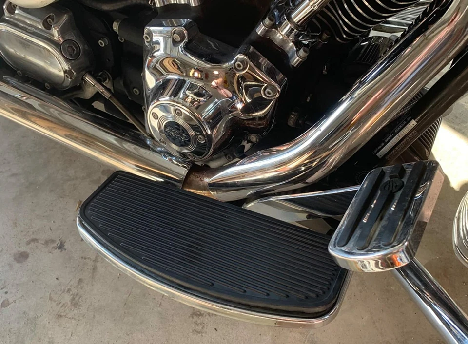 Estriberas de goma negras para Harley Road King Classic EE. UU. Foto 2 de 4