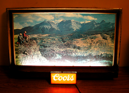 VINTGE COORS 21" X 31" WALL MOUNT WOOD GRAIN FRAMED LIGHTED SHADOW BOX BEER SIGN - Picture 10 of 12