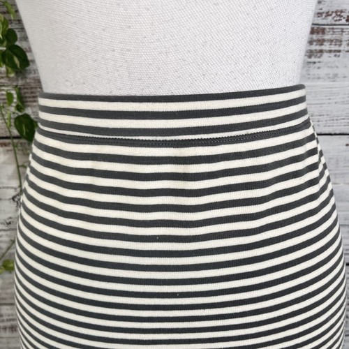 Max Studio Skirt size Medium Gray White Striped Pencil Jersey Stretch Knee Slim - Picture 4 of 10
