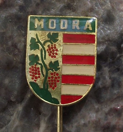 Modra Grapes & Striped Shield Official Czechoslovak Town Heraldic Pin Badge - Picture 2 of 3