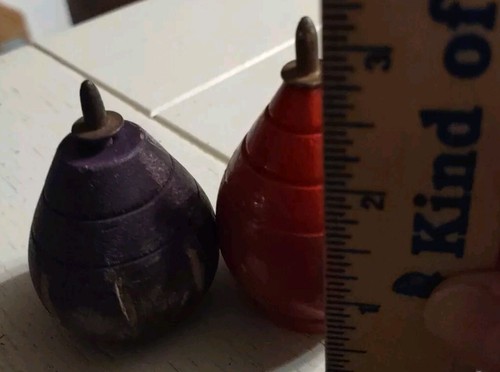 Antique (2) Spinning Wood Tops Late Circa 1900 1 Stained 1 Painted Handcarved - Picture 2 of 7