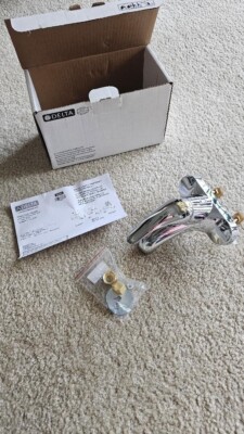 Delta Classic Single Handle Bathroom Faucet Chrome New B501LF w/out drain pull