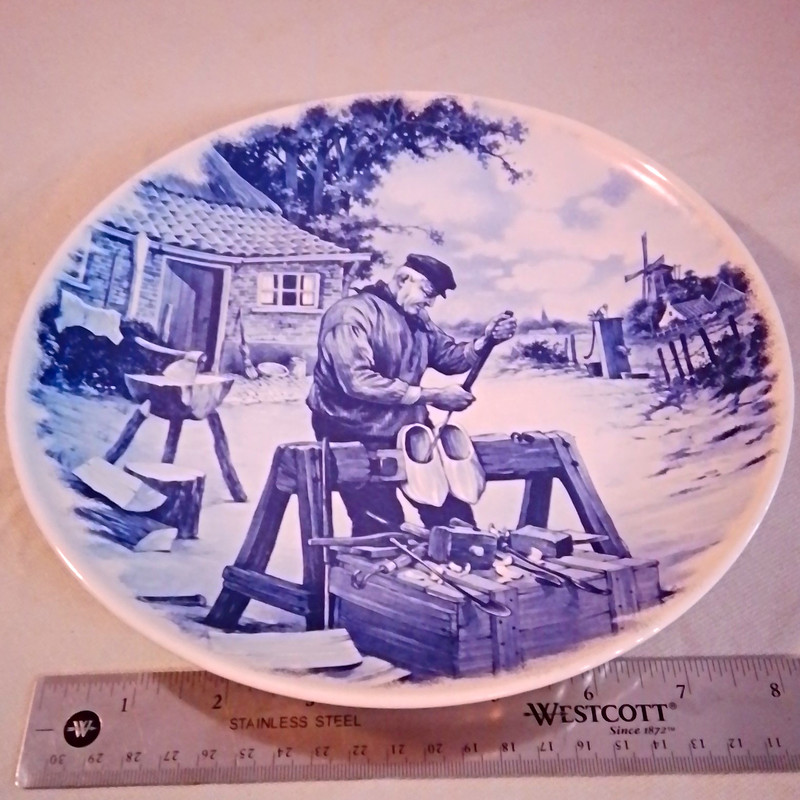 Taj Stuff Dutch Shoemaker Holland Collector Plate Blue White Ceramic 8 in Round