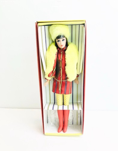 Twist 'n Turn Barbie 1967 Doll and Fashion Reproduction 1997 Mattel 18941 - Picture 3 of 4