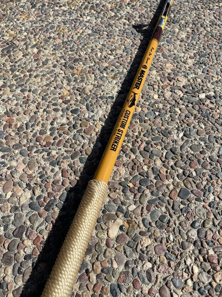 BIG GAME CAÑA DE PESCAR DE AGUA SALADA BACALAO ESPECIAL MAESTRO GOLPEADOR PERSONALIZADO 80 libras Foto 3 de 4