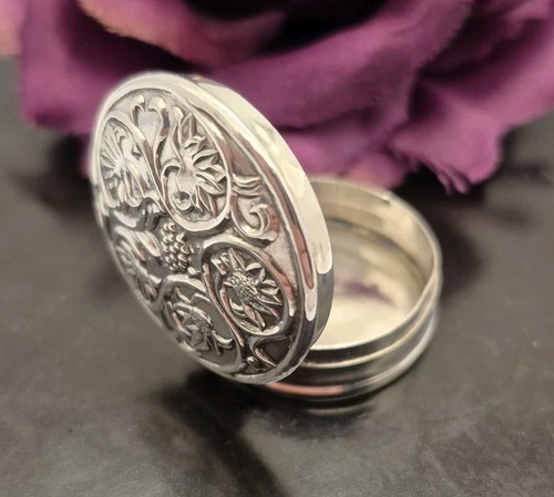 Zwei Sterling Silber Pillendosen. Prägedesign.  - Bild 4 von 9