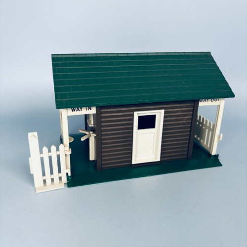 VINTAGE SCALEXTRIC A228 REFRESHMENT KIOSK & A233 ENTRANCE BUILDING TRACKSIDE - Picture 12 of 17
