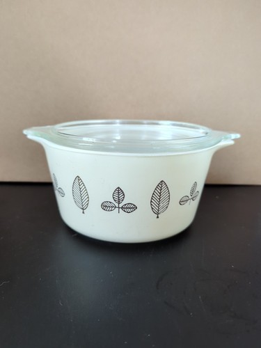 Pyrex Vintage Gold Leaf Casserole Dish 1 Quart with Lid