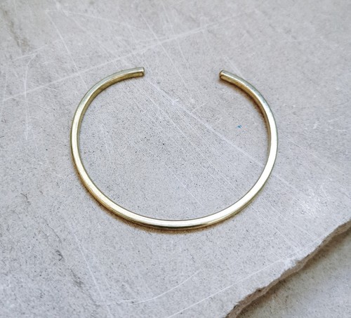 Schlichter Armreif aus goldenem Messing verstellbar, Armreif aus massivem Messin - Picture 4 of 5