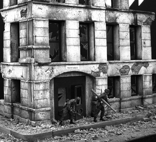 Dioramas Plus DP2 Government Ruins Simple Construction! 1/35 Scale Model Kit - 第 1/5 張圖片