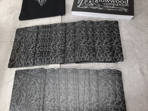 The Glowwood Box Set-78 Glowwood Karten, Begleitbuch, Tuch Tragetasche komplett - Bild 7 von 15