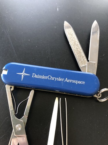 VICTORINOX "CLASSIC" MINI - Navaja suiza - 5 funciones - Estuche de cuero - Imagen 4 de 5
