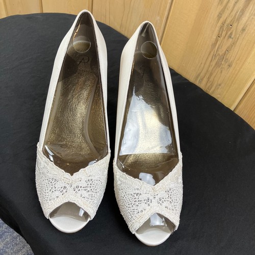 Adrianna Papell Pumps Size 11W Jude Ivory Satin Lace - Picture 3 of 10
