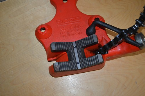 1/8 In. To 8 In. Pipe Capacity, Top-Screw Bench Chain Vise Ridgid BC810A Durable - Picture 11 of 22