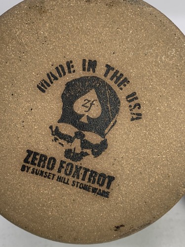 Taza de café de gres ZERO FOXTROT 'Squad Goals' de Sunset Hill Stein EE. UU. - Imagen 3 de 5