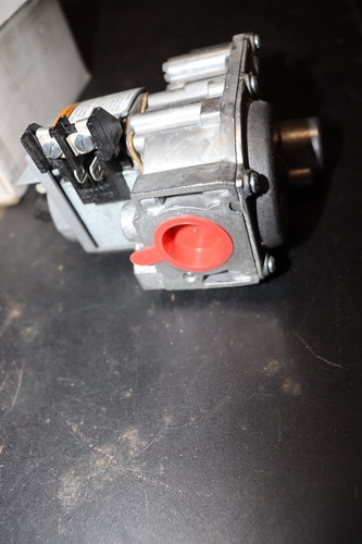 Honeywell VR8300A4508 24v Universal Standing Pilot Replacement 3/4" Gas Valve - Picture 3 of 6
