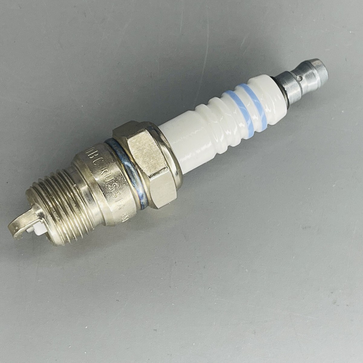 New OE Bosch Spark Plug 7585 HR10BC For Chevy Buick GMC Oldsmobile