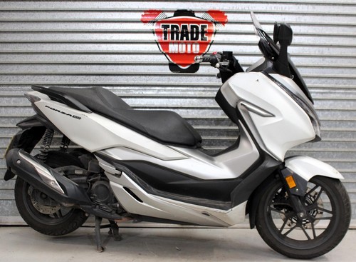 2019 69 HONDA NSS 300 A-K ABS FORZA MAXI SCOOTER TRADE SALE 18K WHITE NEW MOT - Picture 2 of 19