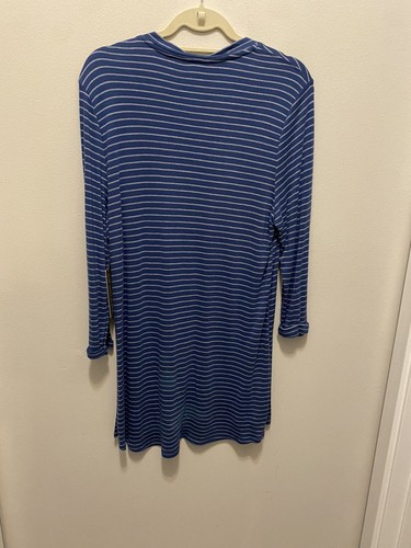 Blusa mujer múltiple nueva con etiquetas rayas azules, tiene ojales como detalles. Cuello en V Talla XL - Imagen 9 de 12