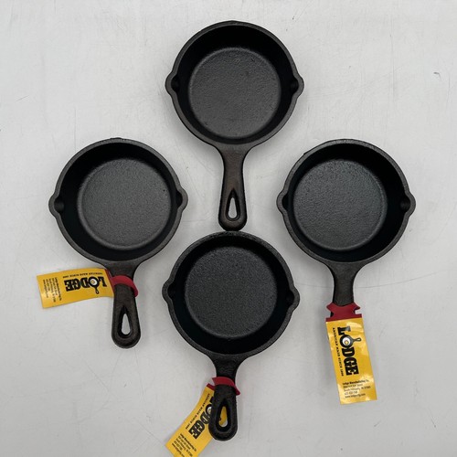 🍳LODGE CAST IRON 3-1/2 Inch 3.5” Miniature Mini Skillet, Set of 4, New w/ Tags - Picture 2 of 9