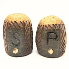 Jane Brown Pottery Salt n Pepper Shakers Large Rustic Green Glazed Grooves 2008