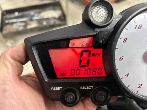 2008 Yamaha YZF R6S Instrument gauge cluster 1,080 Miles #111224 - Picture 2 of 16