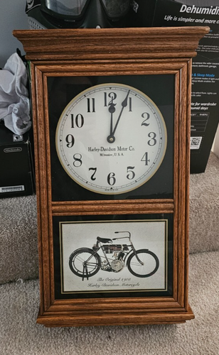 Harley Davidson Wanduhr "Das Original Harley Davidson Motorrad von 1903"