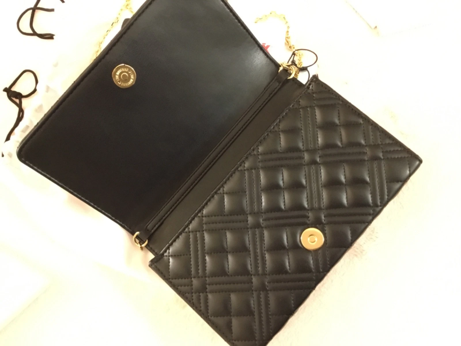 Love Moschino Borsa pochette trapuntata a tracolla con tracolla a catena nero oro