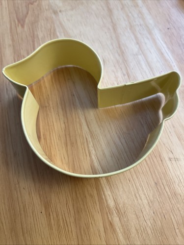 Wilton Duck Chic Cookie Cutter Spring Easter Baby Shower Birthday 2010 5x4” - Picture 2 of 4