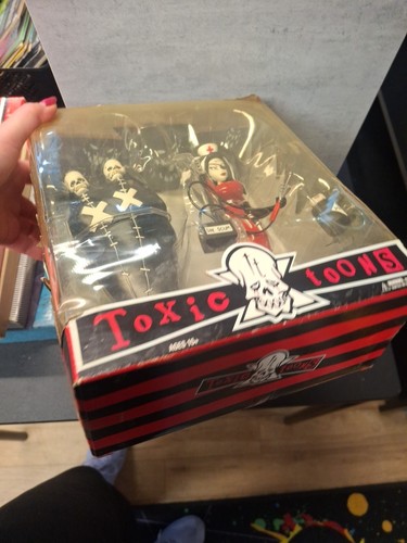 Toxic Toons - Miss Cery Nurse Body Bag Brothers - Mezco Toys 2004 - OVP - Bild 18 von 19