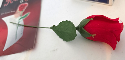 Rose From A Card Zaubertrick Biz Magic Kiss From A Rose - Bild 6 von 13