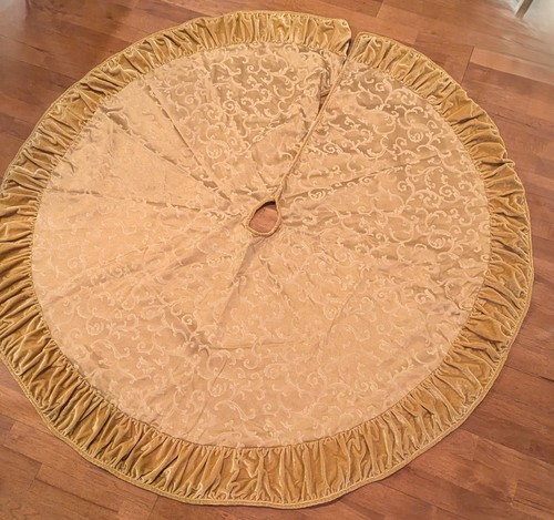 Gold Jacquard Velvet Gathered Edge 54" Christmas Tree Skirt and 4 New Stockings - Picture 2 of 10