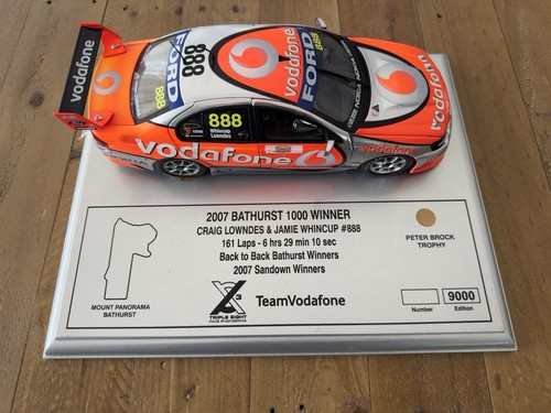 1:18 Die Cast Lowndes & Whincup 2007 Bathurst 1000 Winner - Picture 2 of 7