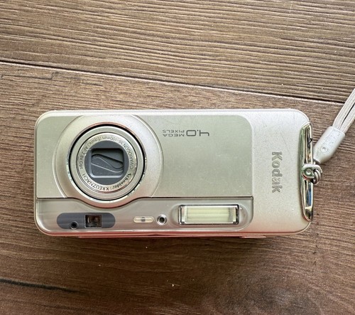 Kodak EasyShare LS743 4.0MP Compact Digital Camera Silver TESTED