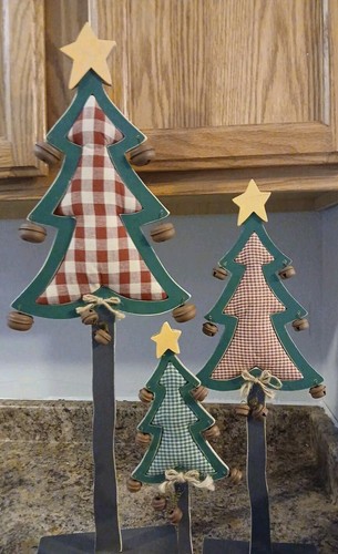 Rustic Primitive Standing Christmas Trees w/BELLS 3pc Set Folk Art Home Decor - Picture 12 of 15
