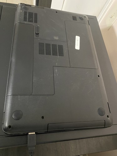 HP 2000 15.6” Laptop - AMD E-300 1.30GHz / 4GB / 273GB HDD / Win10 - Picture 9 of 9