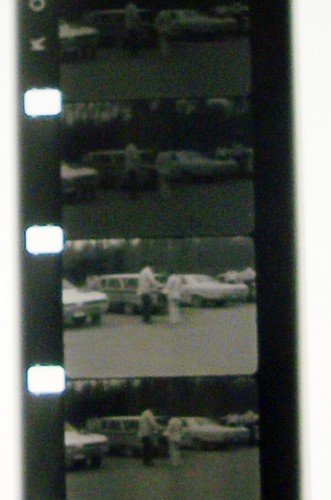HEIMFILM KURZCLIP 16 MM FILM FILM GEROLLT KEINE ROLLE Z141 - Bild 10 von 12