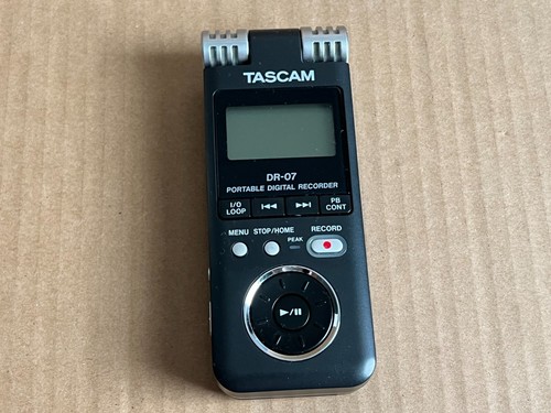 Tascam DR-07 tragbarer tragbarer digitaler Audiorecorder (nur Gerät)