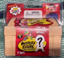 Ryan's World Sir RYAN'S DIG N DISCOVER TREASURE Mystery Chest with Figure NIP