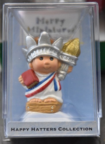 Hallmark Merry Miniatures Libby Crown & Bonnie Bonnet Happy Hatter & Glass Santa - Picture 7 of 10