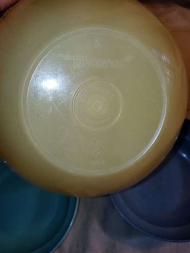 3 Vintage Tupperware 155x2 & 235 Wonderlier Bowls Pastels w/Lids - Picture 8 of 11