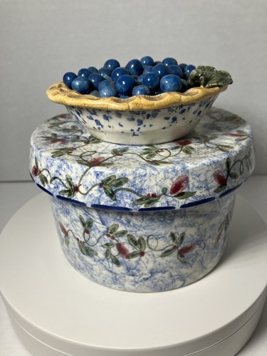 Leslie Kanter Signed Ceramic Blueberry basket dish - Picture 2 of 8