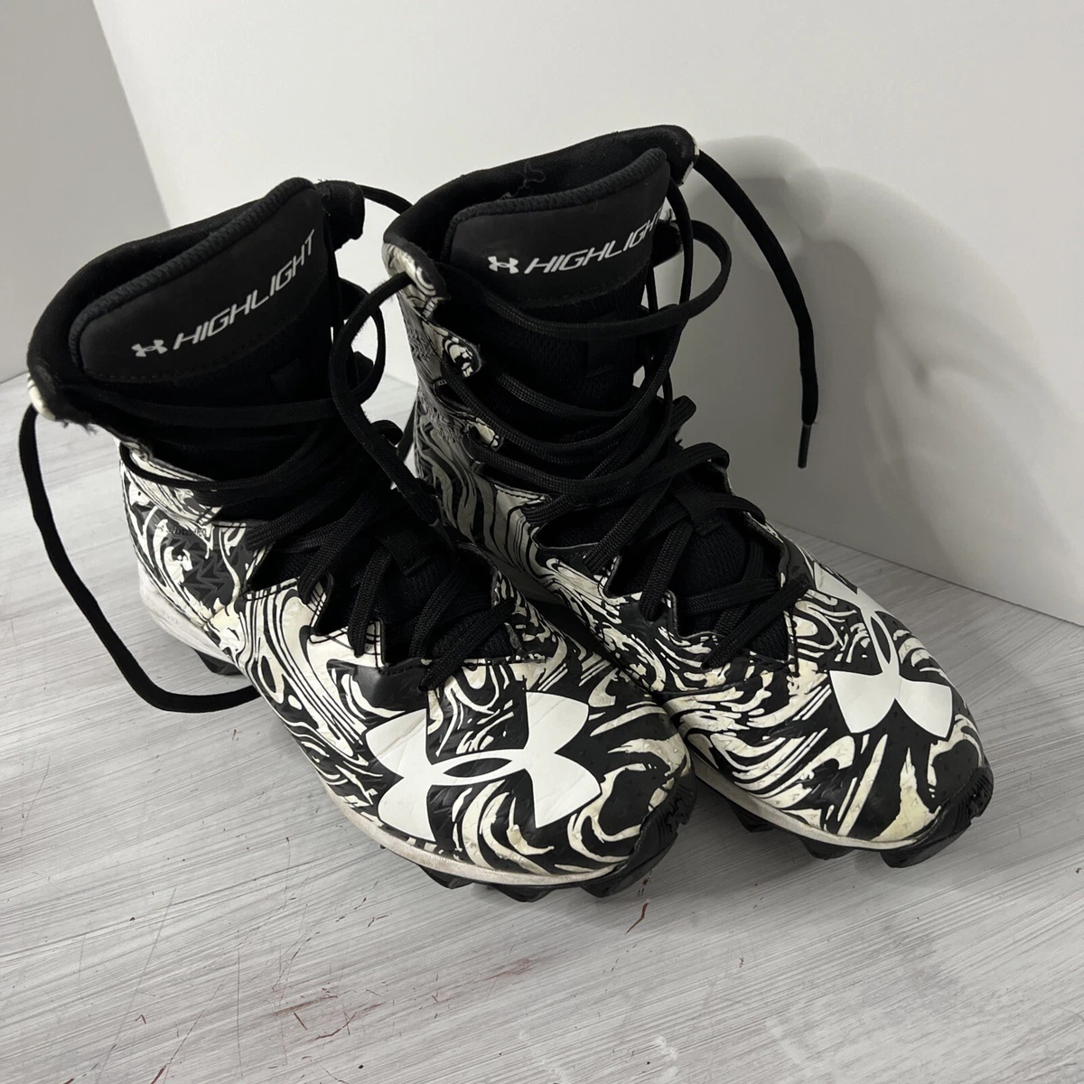 Youth under armour highlight football cheap cleats