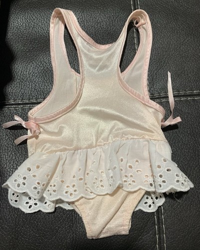 Traje de baño vintage de los 80 con volantes bordados con flores para bebé niña - Imagen 4 de 8