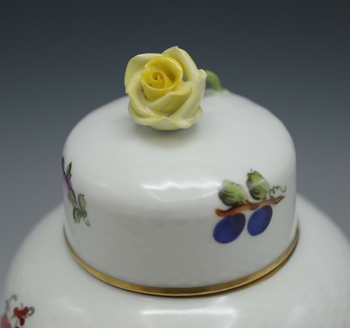 HEREND HUNGARY PORCELAIN FRUITS AND FLOWERS GINGER JAR 8" ROSE FINIAL - Picture 6 of 11